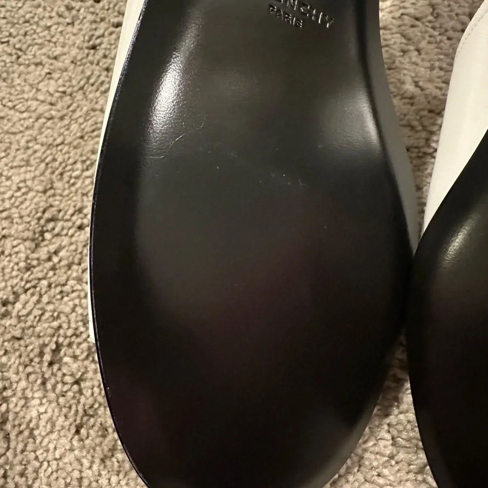 Givenchy White 4G Flat Sandals Sz‎ 40/8.5